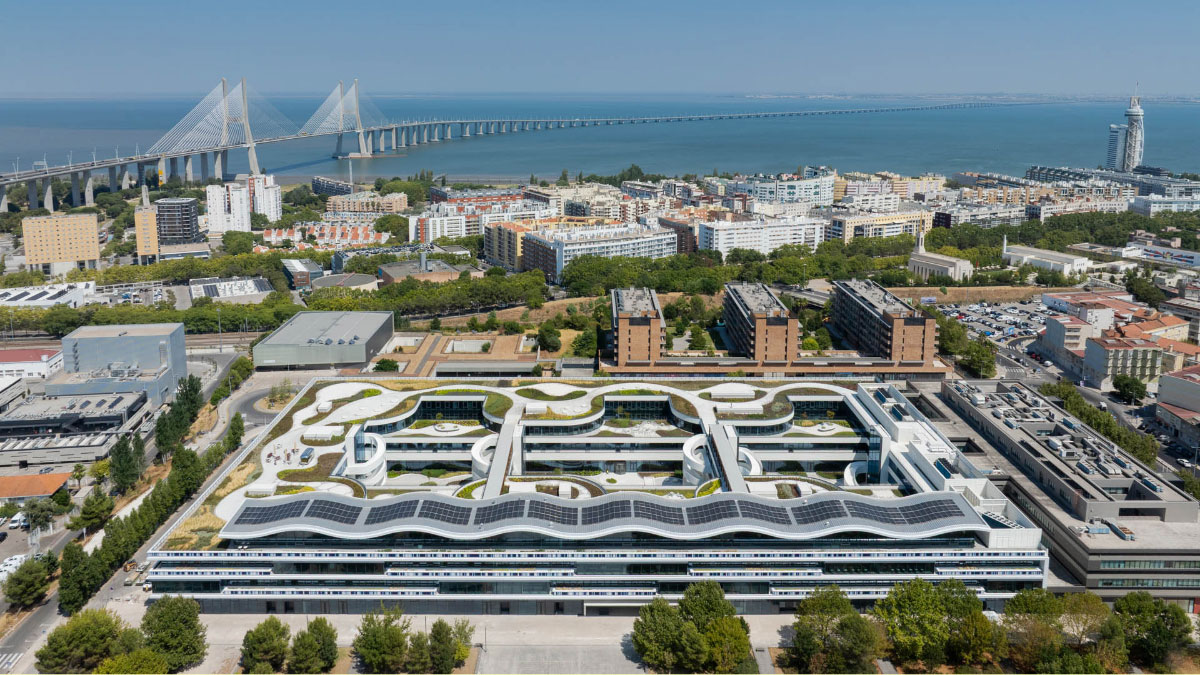 Адаптивная трансформация: Oriente Green Campus в Лиссабоне — как заброшенный ТЦ обрел дыхание и свет