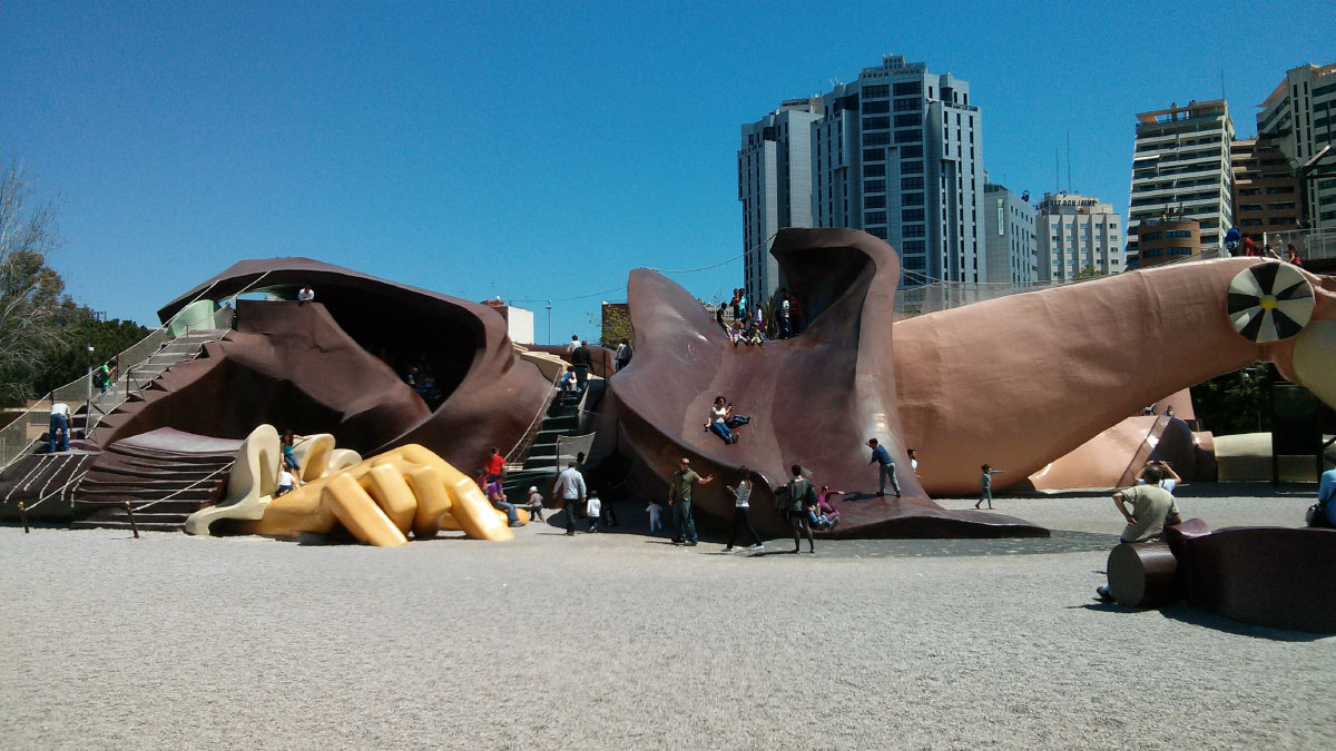 Парк Гулливера в Валенсии: гигант, на котором можно кататься